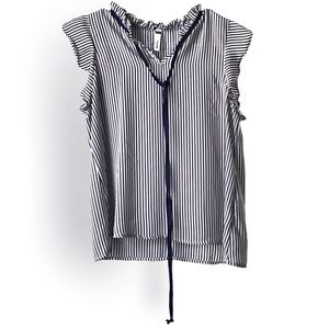 Beautiful Shirt for woman, size XS, white with dark blue lines
